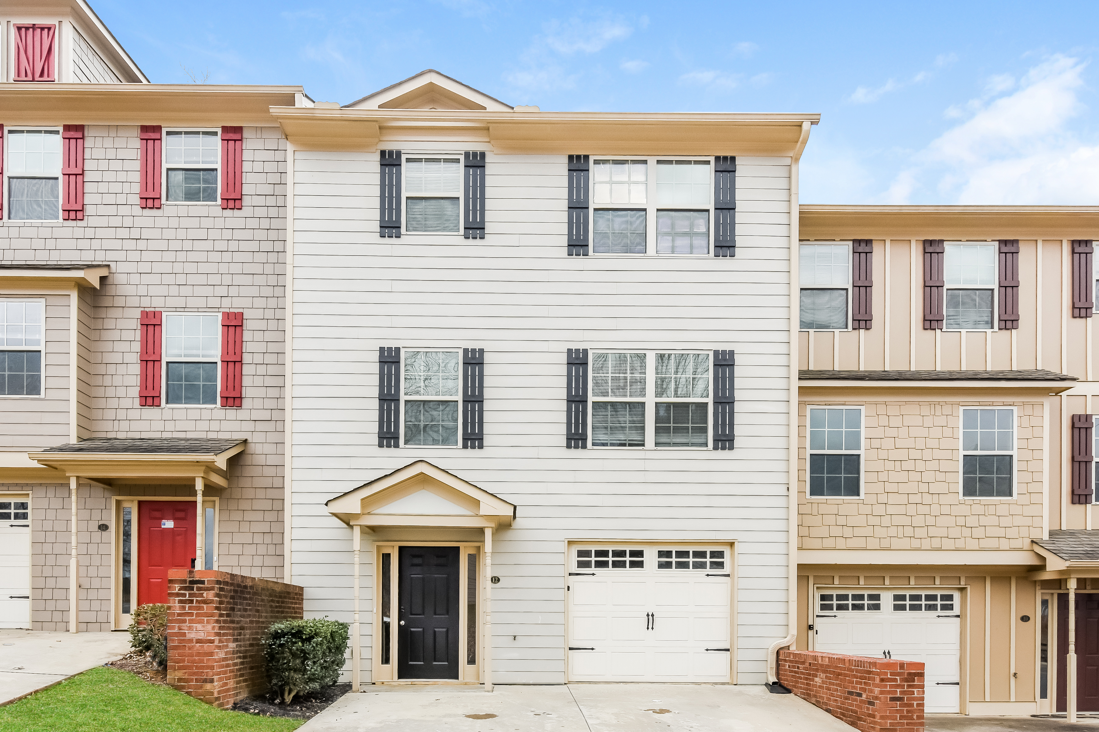 12 GILLIAMS CROSSING SW CARTERSVILLE, GA 30120